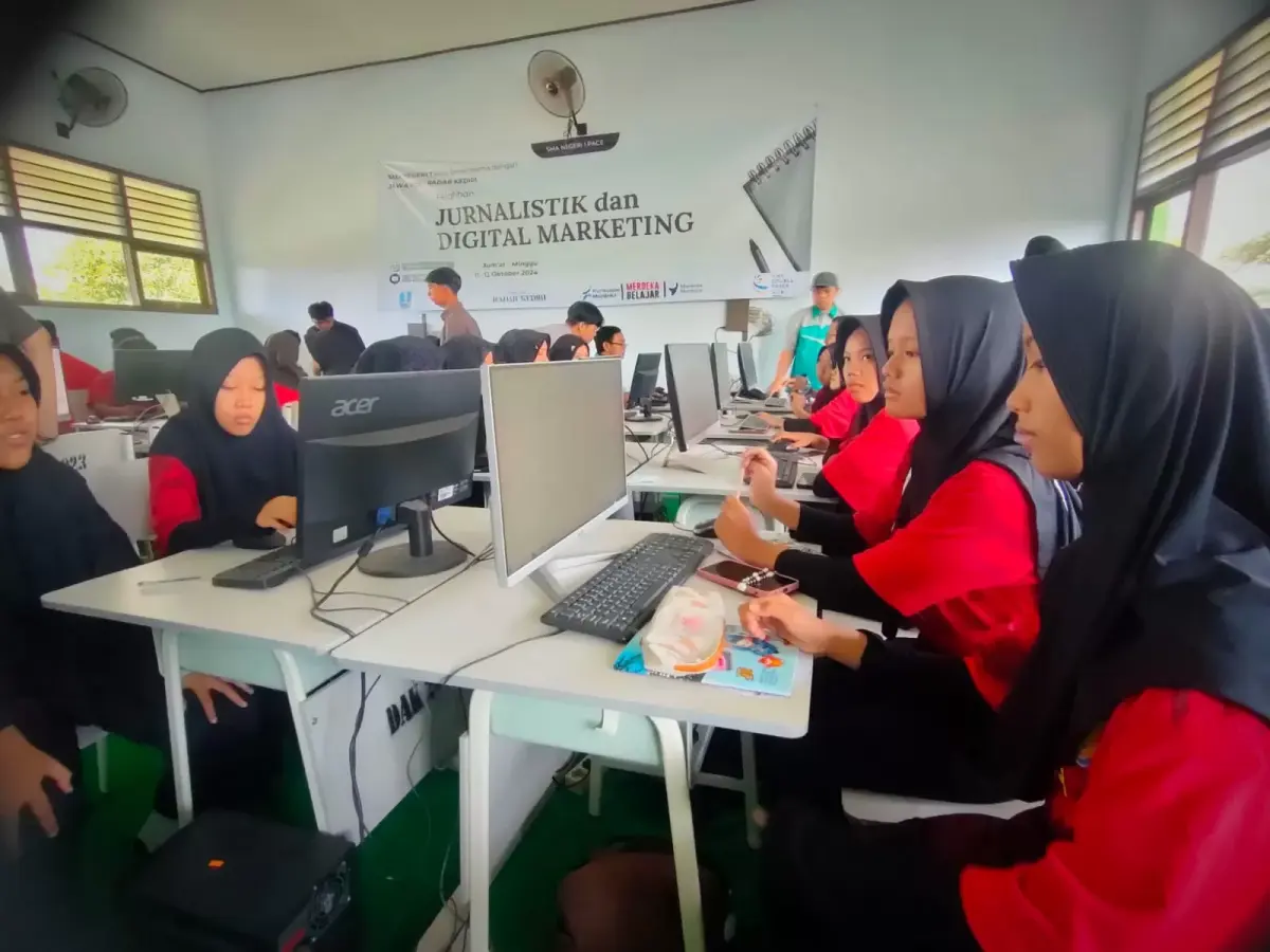Praktik desain grafis menggunakan tools digital profesional