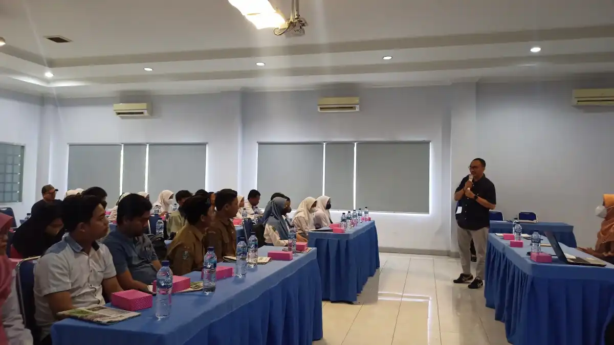 Sesi materi public speaking dan teknik komunikasi efektif